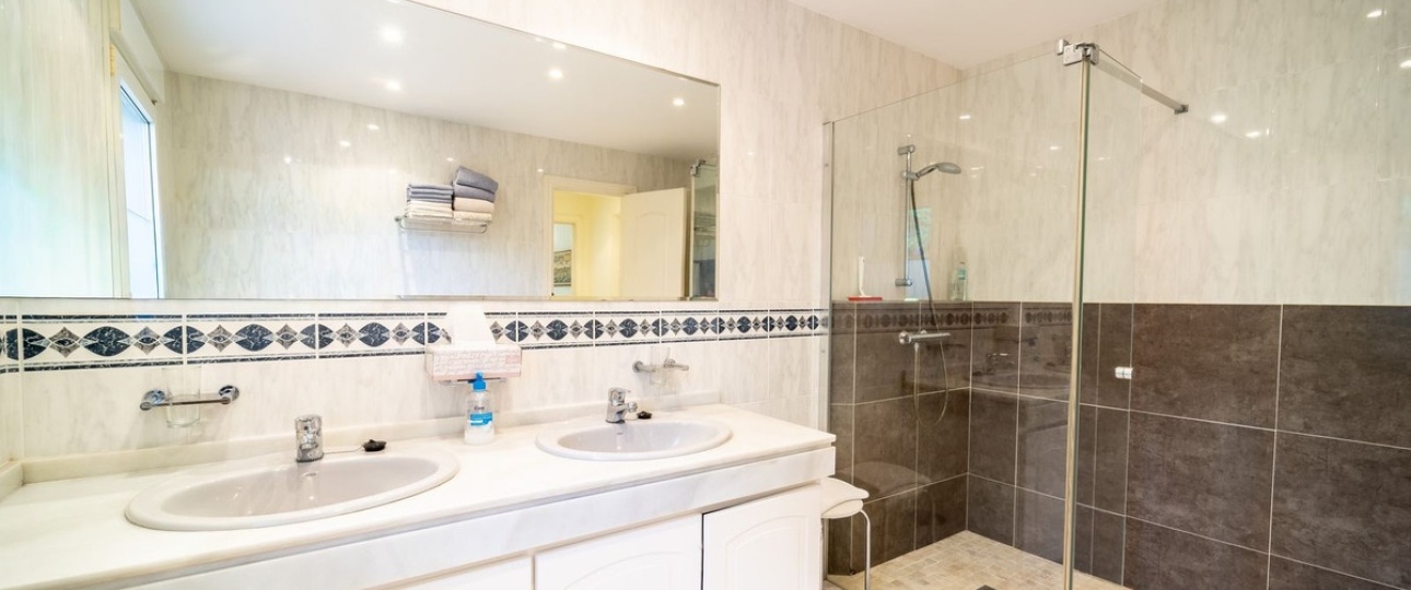 Resale - Villa - Marbella - Marbesa