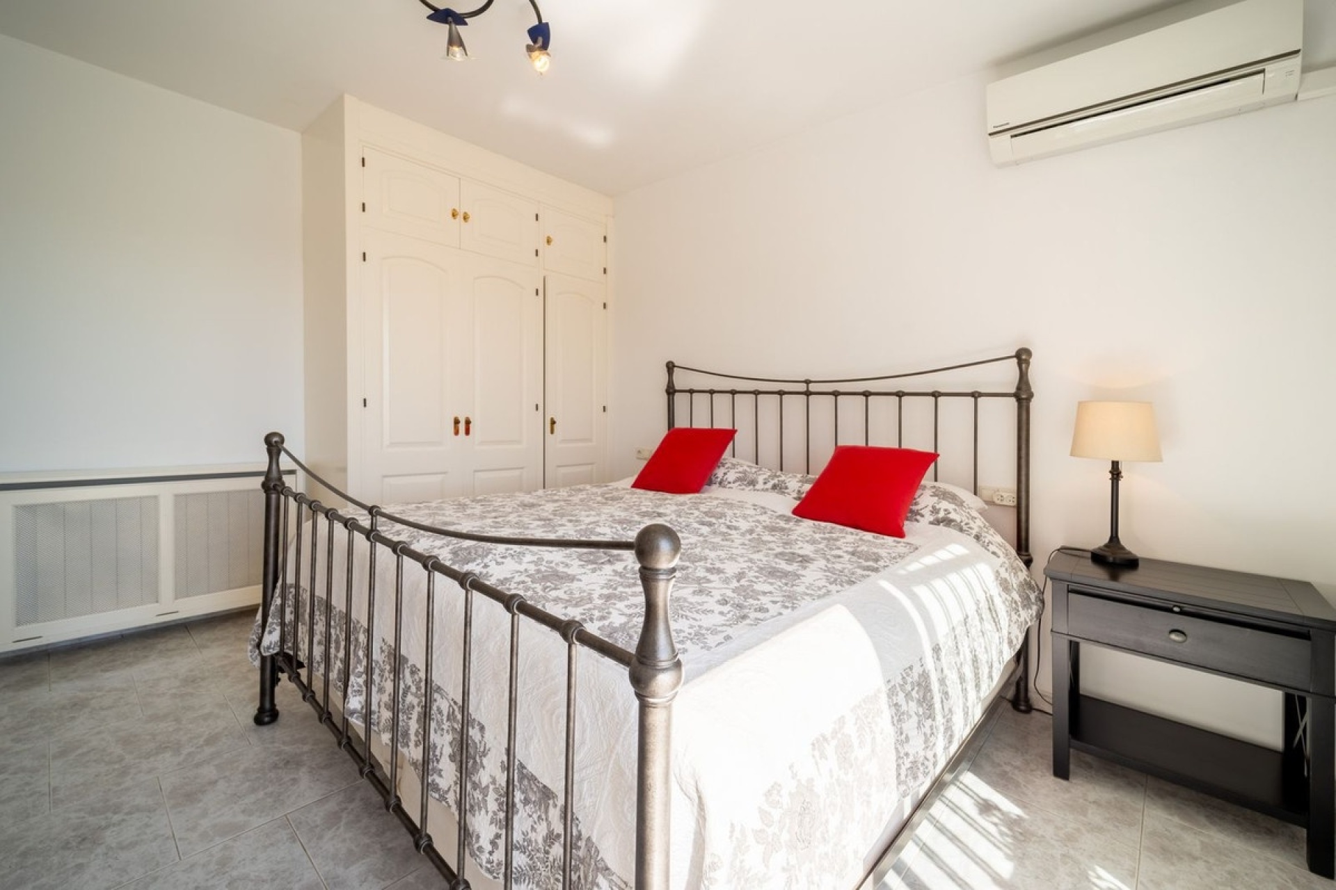 Resale - Villa - Marbella - Marbesa