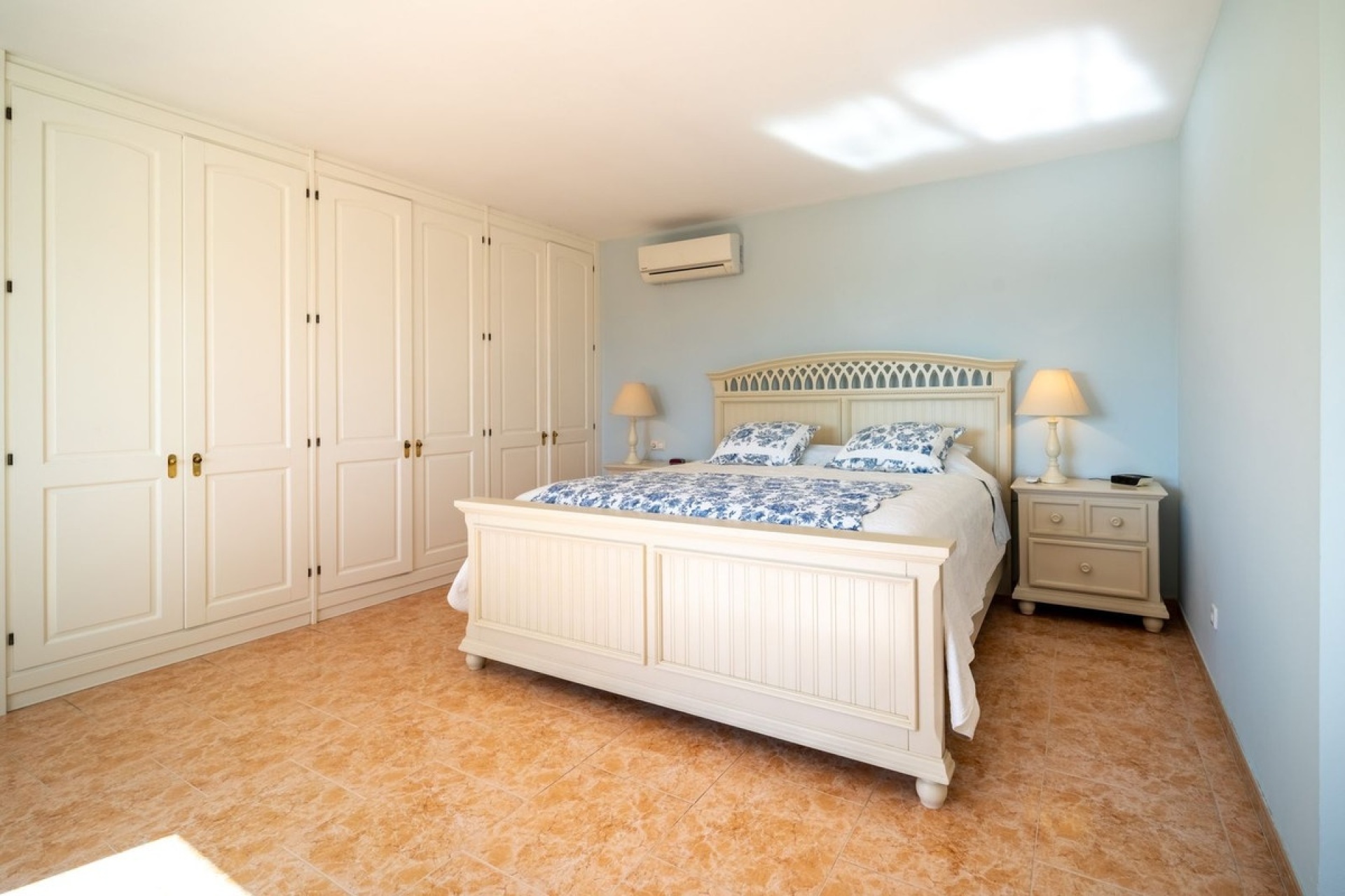 Resale - Villa - Marbella - Marbesa