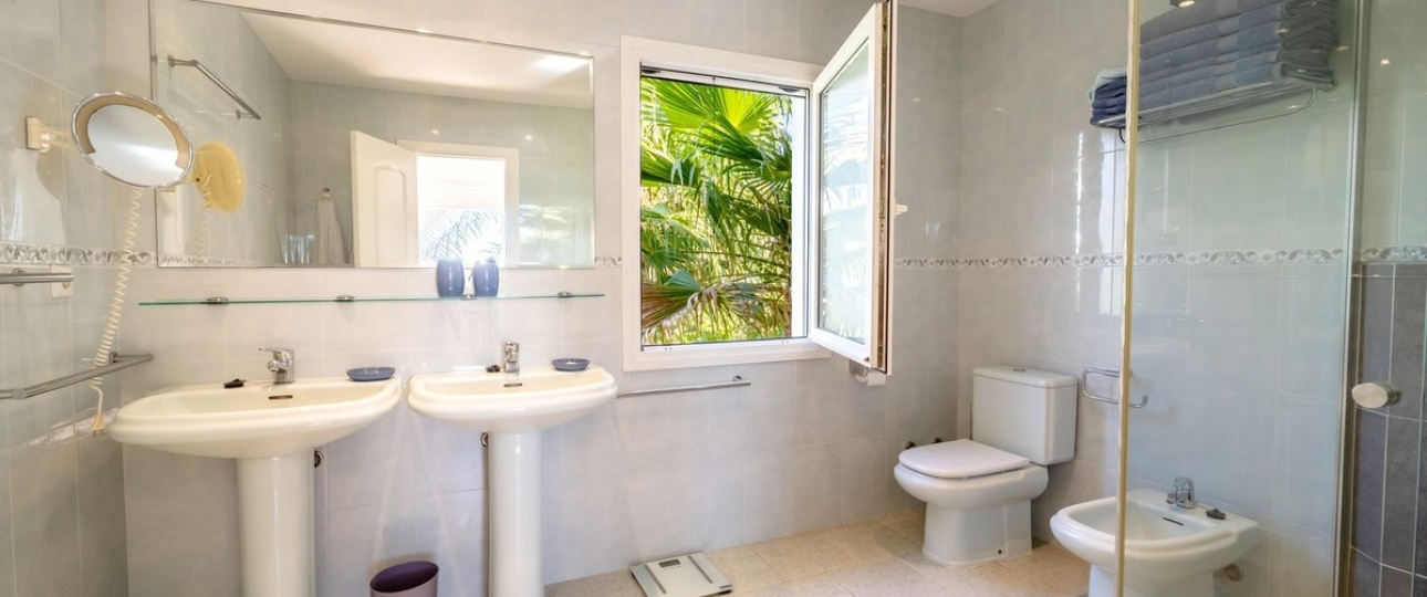 Resale - Villa - Marbella - Marbesa
