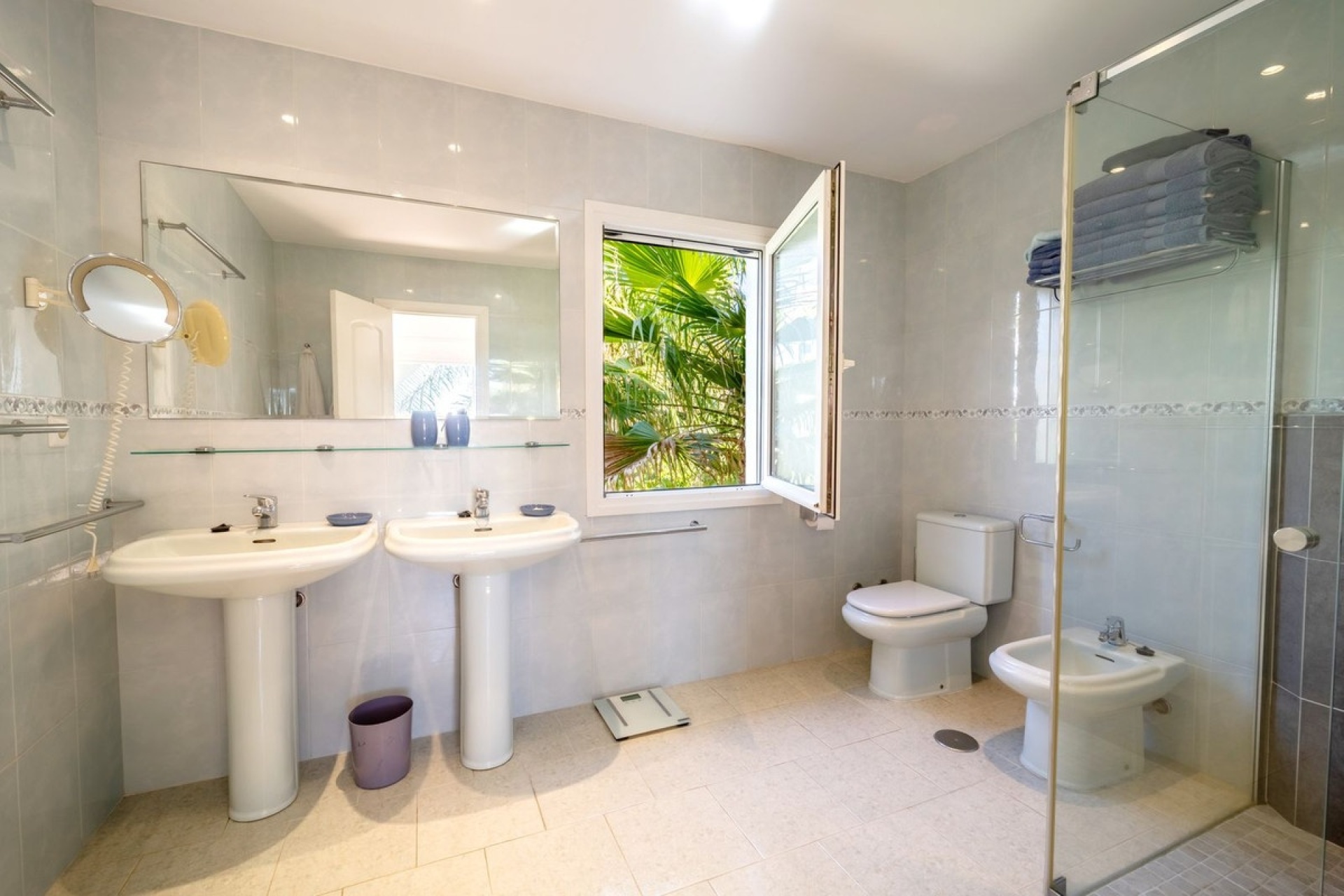 Resale - Villa - Marbella - Marbesa