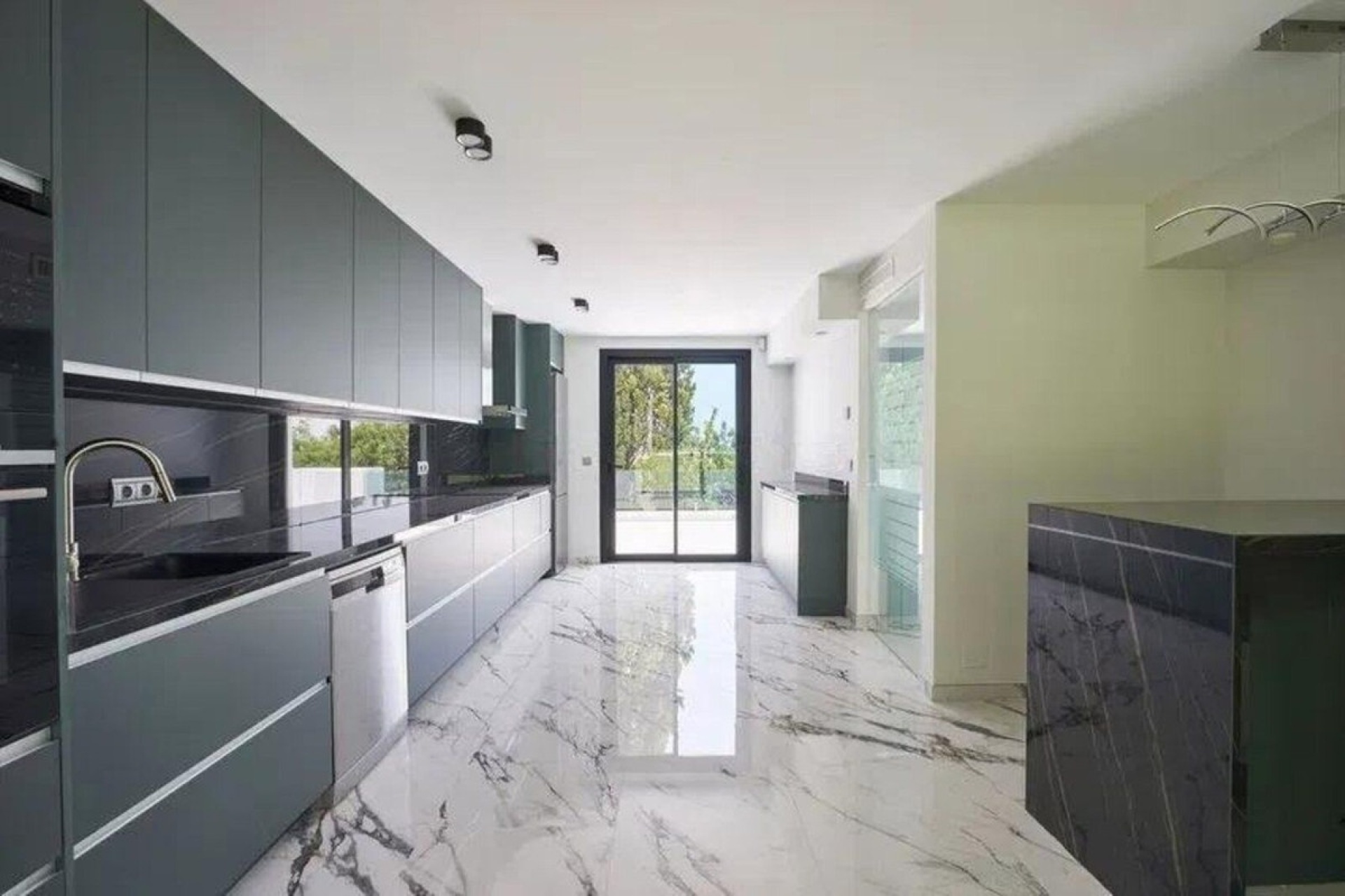 Resale - Villa - Marbella - Nagüeles