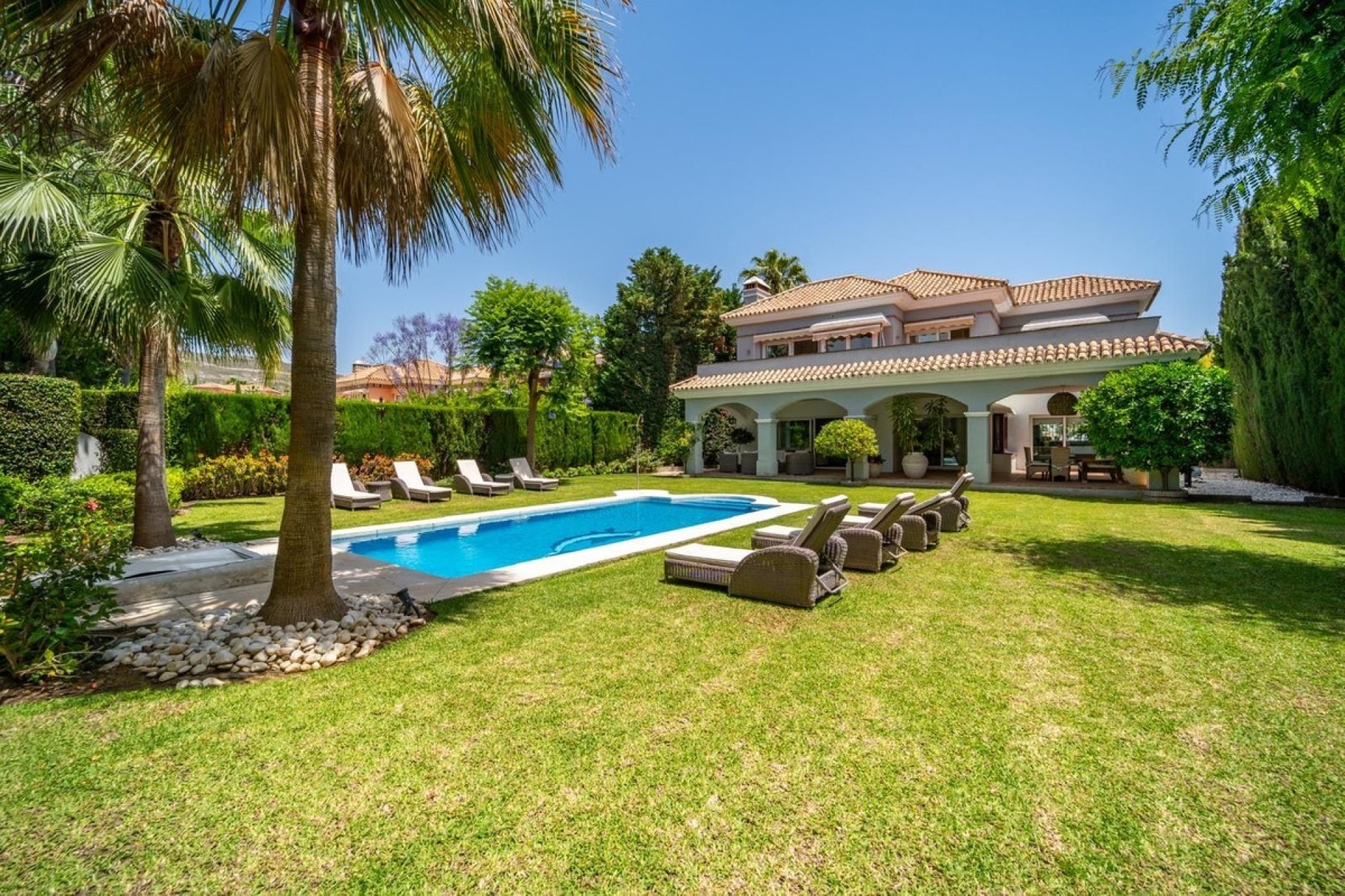 Resale - Villa - Marbella - Nueva Andalucía
