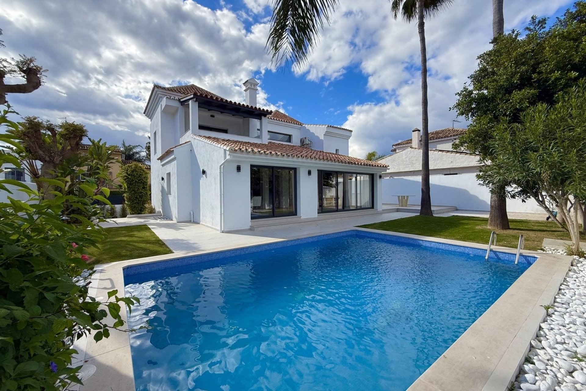 Resale - Villa - Marbella - Nueva Andalucía