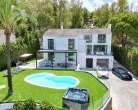 Resale - Villa - Marbella - Nueva Andalucía