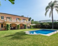 Resale - Villa - Marbella - Nueva Andalucía