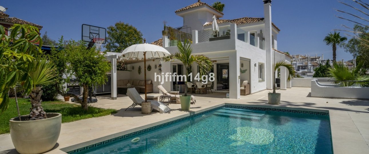 Resale - Villa - Marbella - Nueva Andalucía