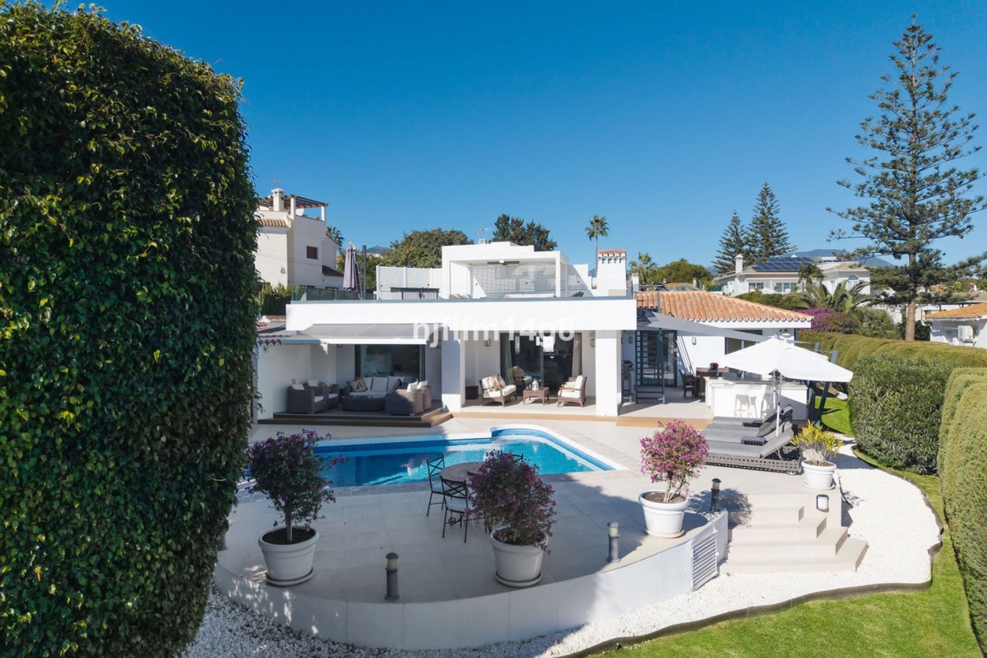 Resale - Villa - Marbella - Nueva Andalucía