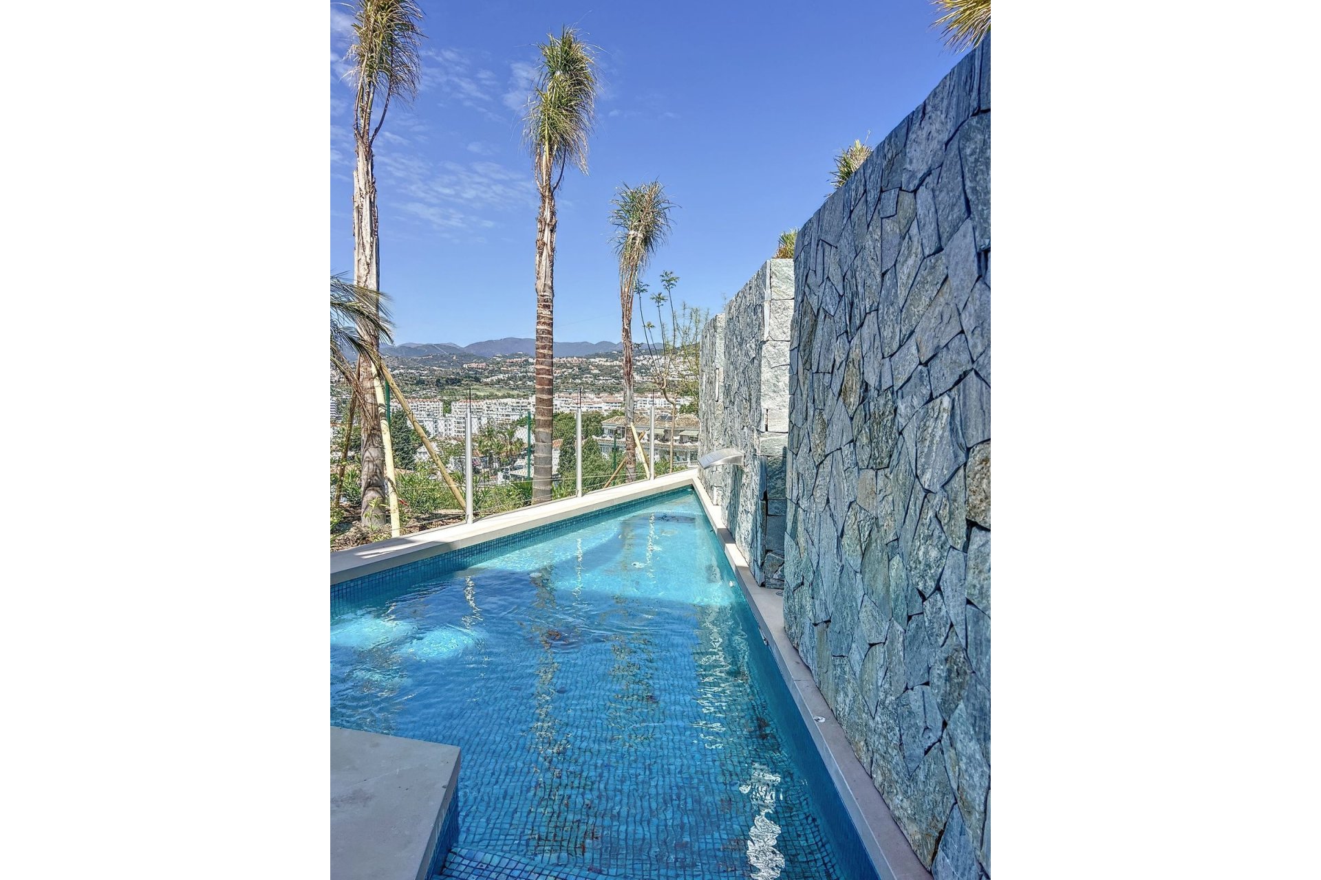 Resale - Villa - Marbella - Nueva Andalucía