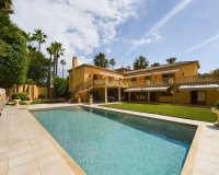 Resale - Villa - Marbella - Nueva Andalucía