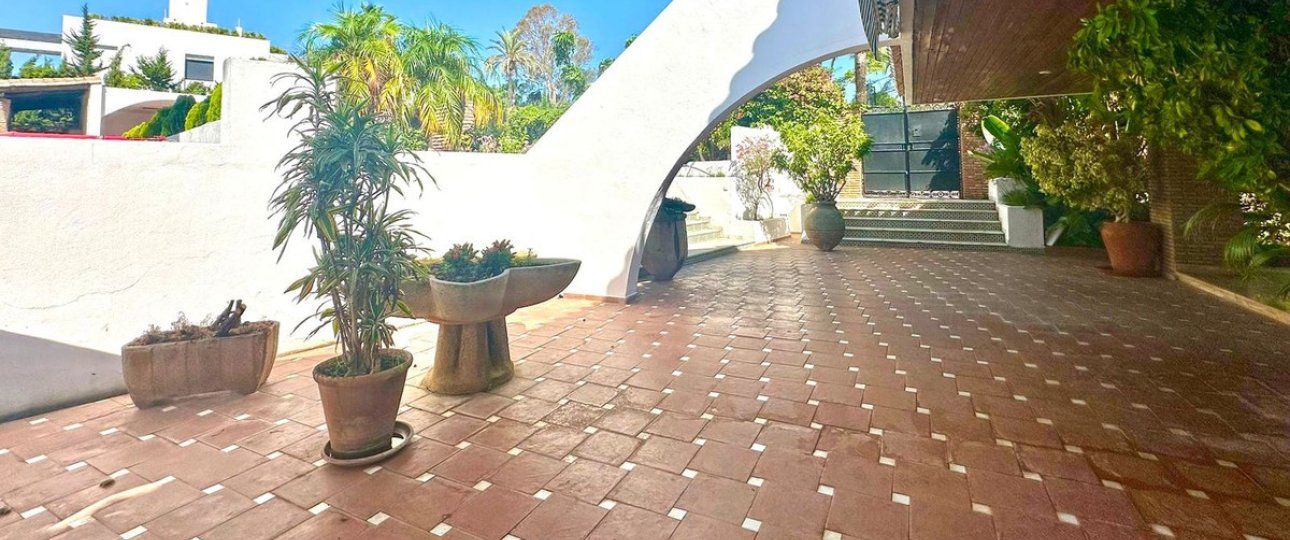 Resale - Villa - Marbella - Nueva Andalucía