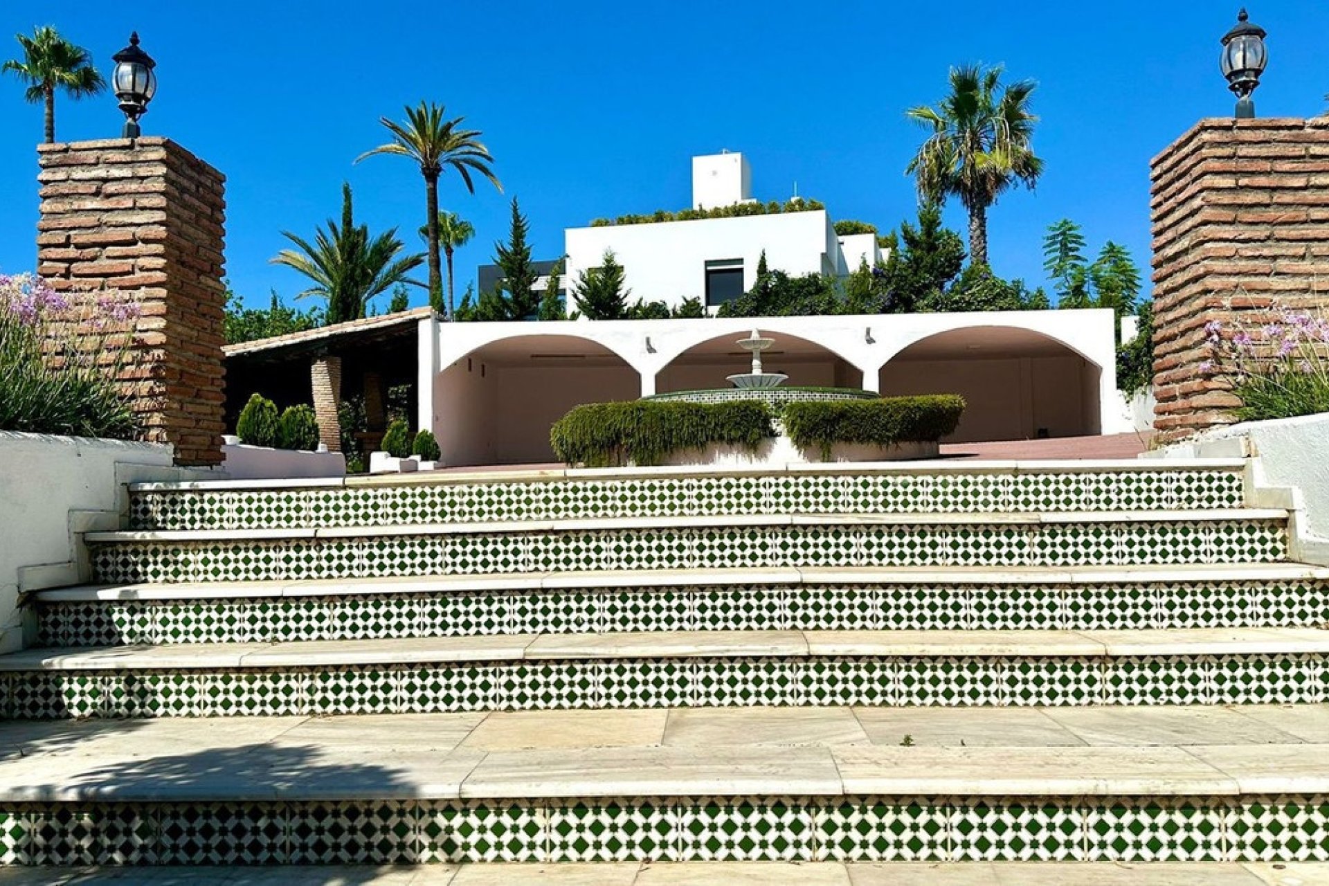 Resale - Villa - Marbella - Nueva Andalucía