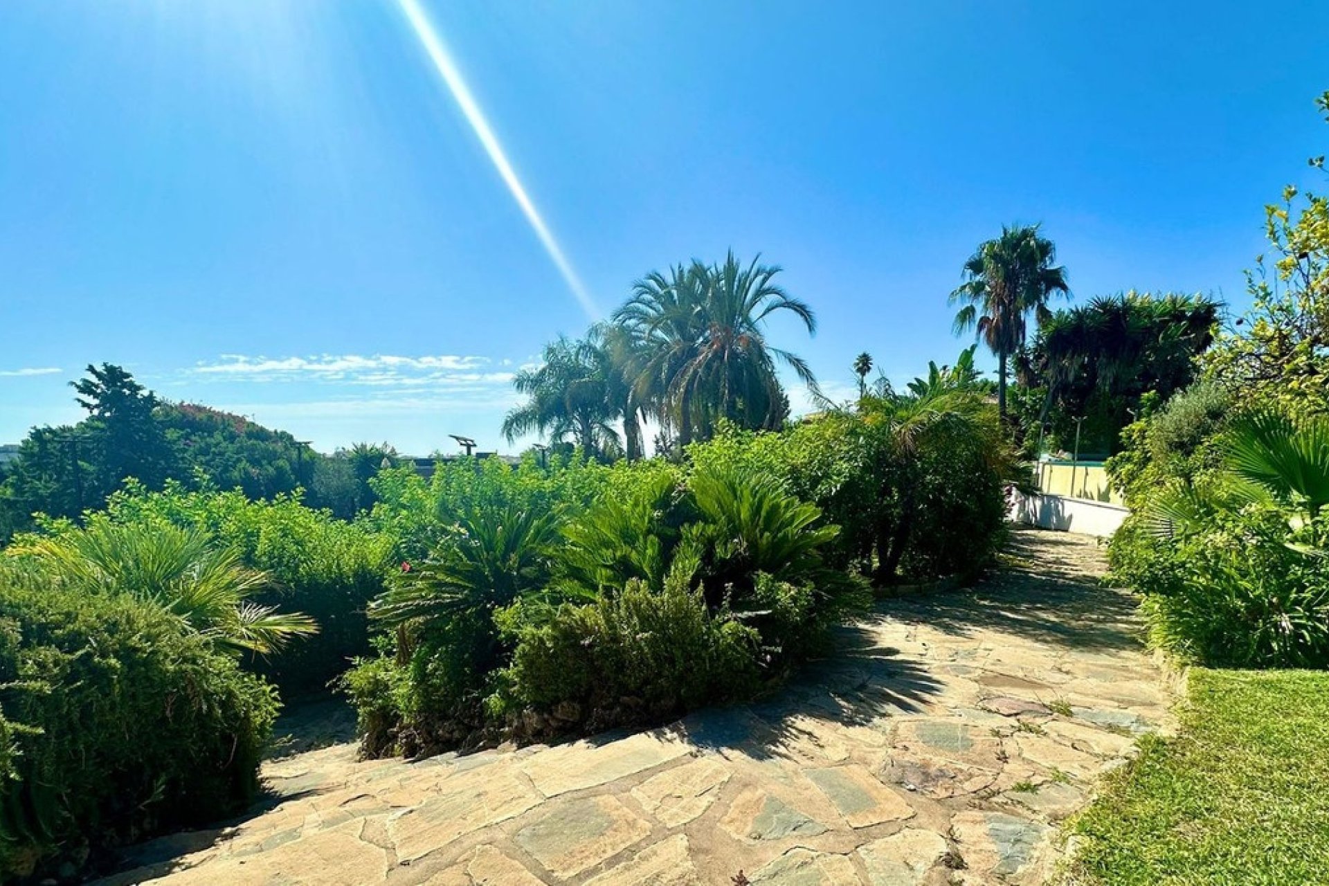 Resale - Villa - Marbella - Nueva Andalucía