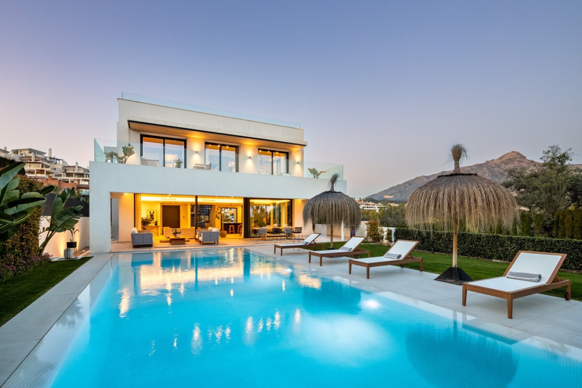 Resale - Villa - Marbella - Nueva Andalucía