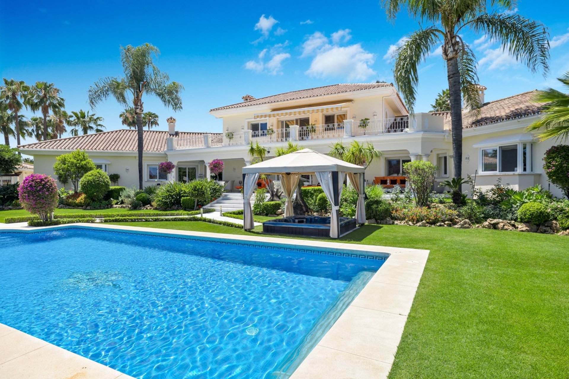 Resale - Villa - Marbella - Nueva Andalucía