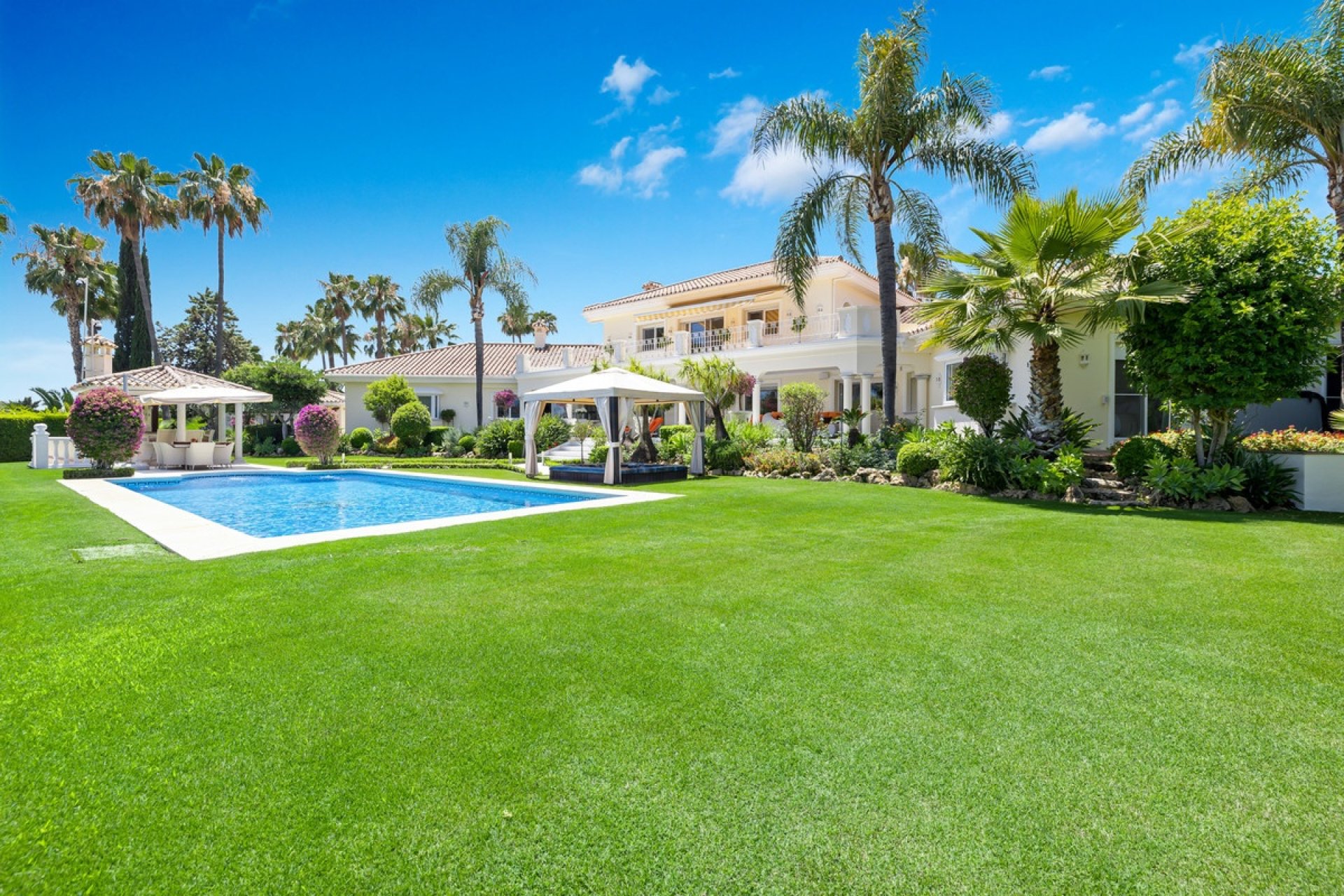 Resale - Villa - Marbella - Nueva Andalucía