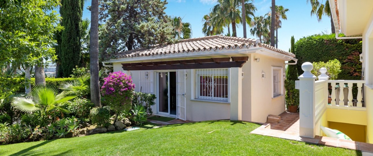 Resale - Villa - Marbella - Nueva Andalucía