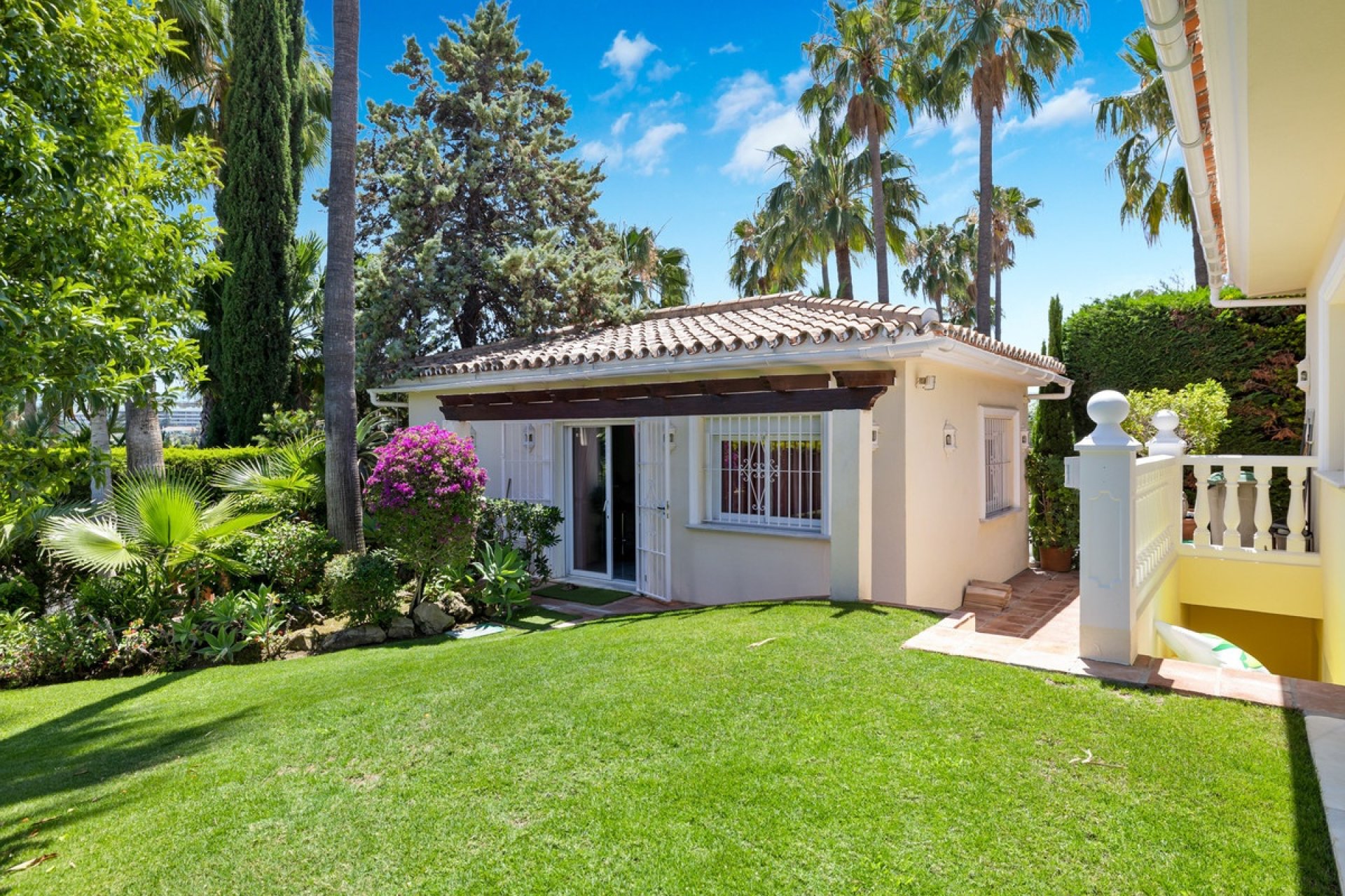Resale - Villa - Marbella - Nueva Andalucía