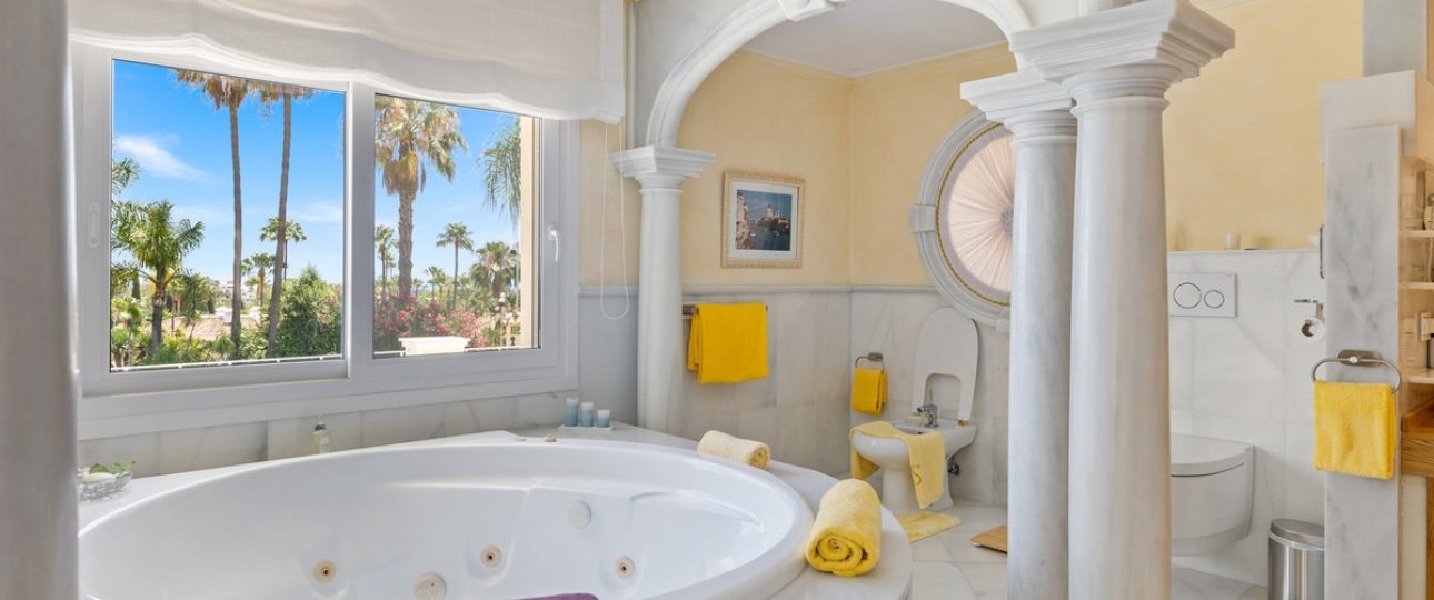 Resale - Villa - Marbella - Nueva Andalucía