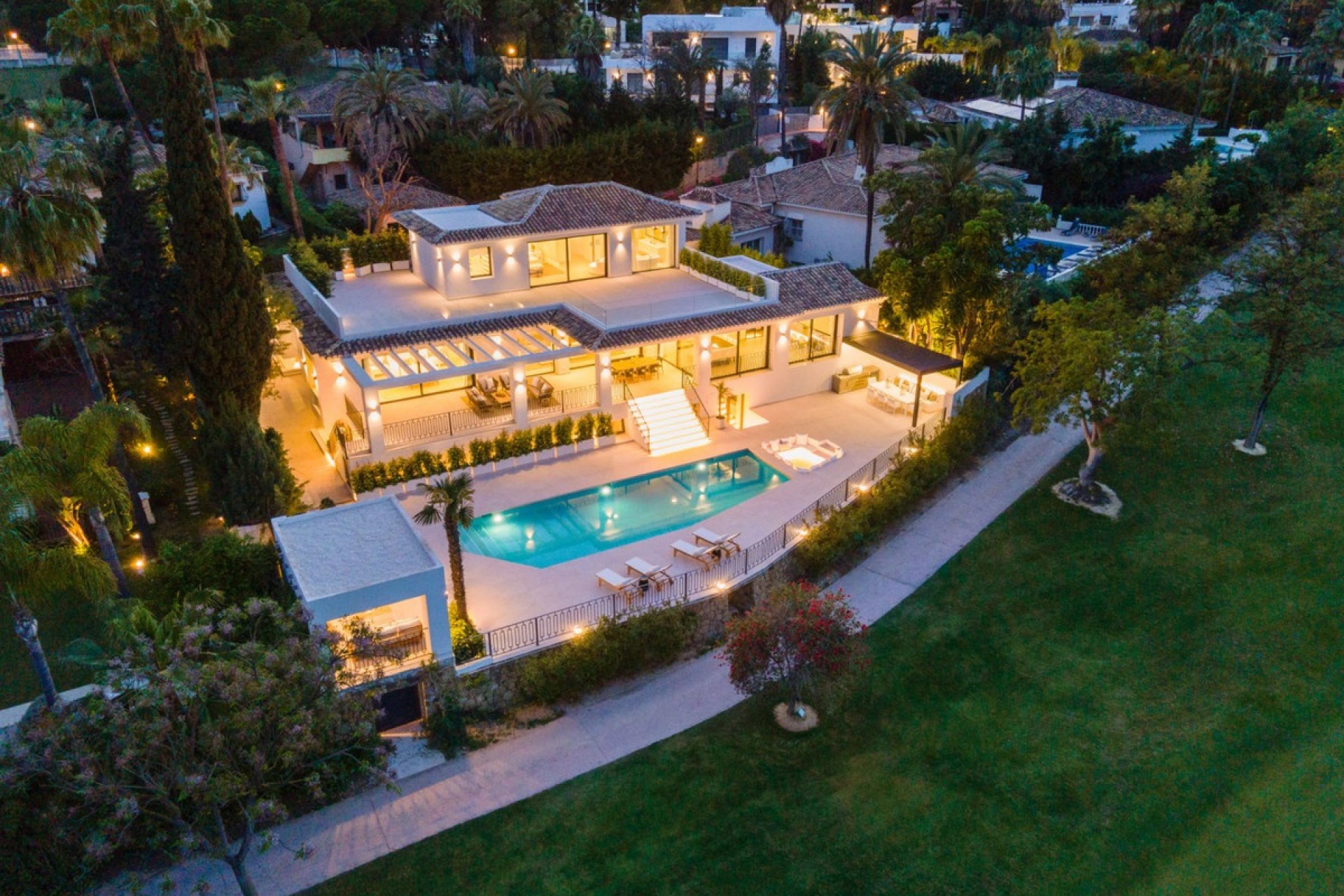 Resale - Villa - Marbella - Nueva Andalucía