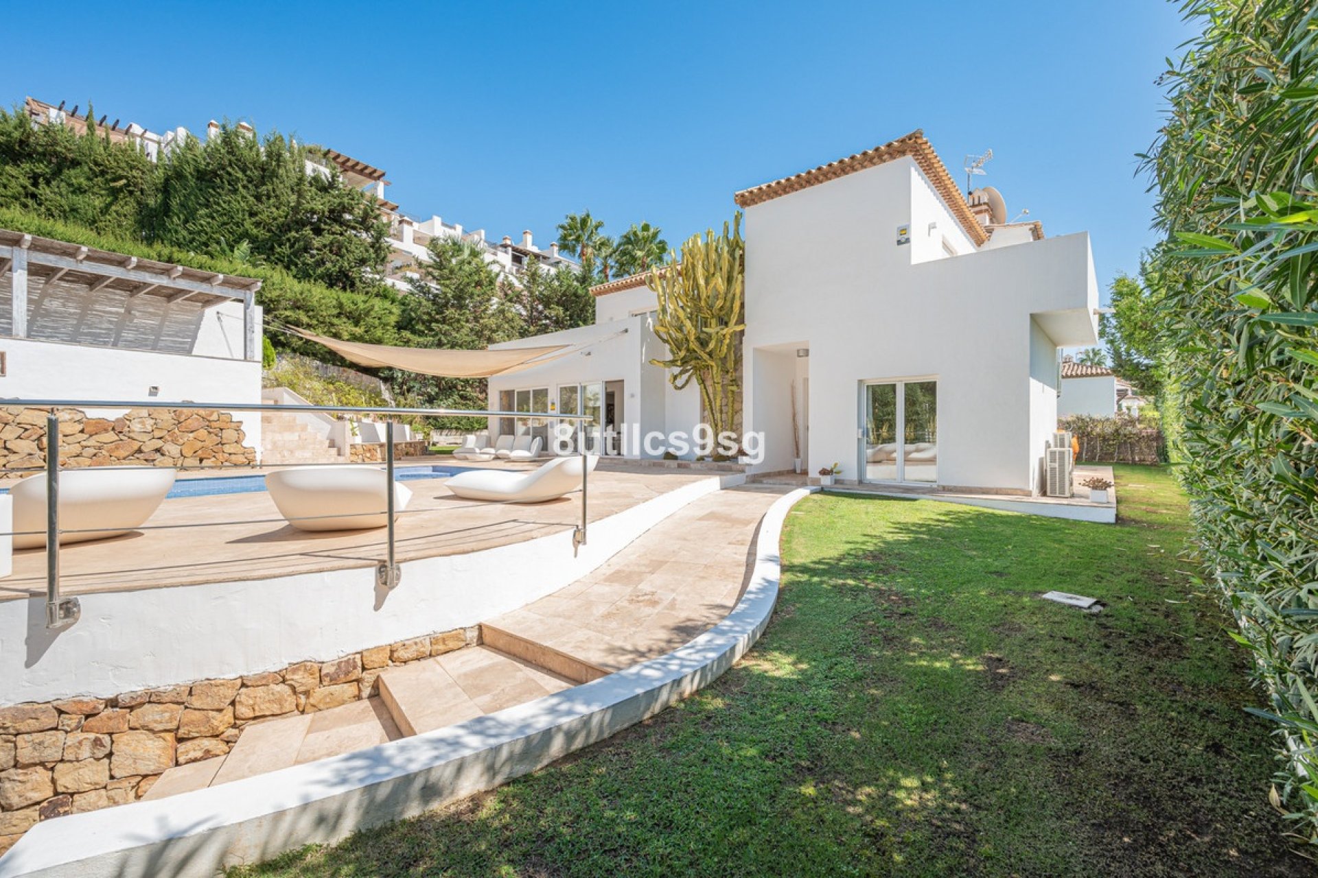 Resale - Villa - Marbella - Nueva Andalucía