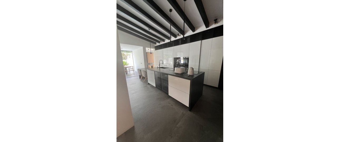 Resale - Villa - Marbella - Nueva Andalucía