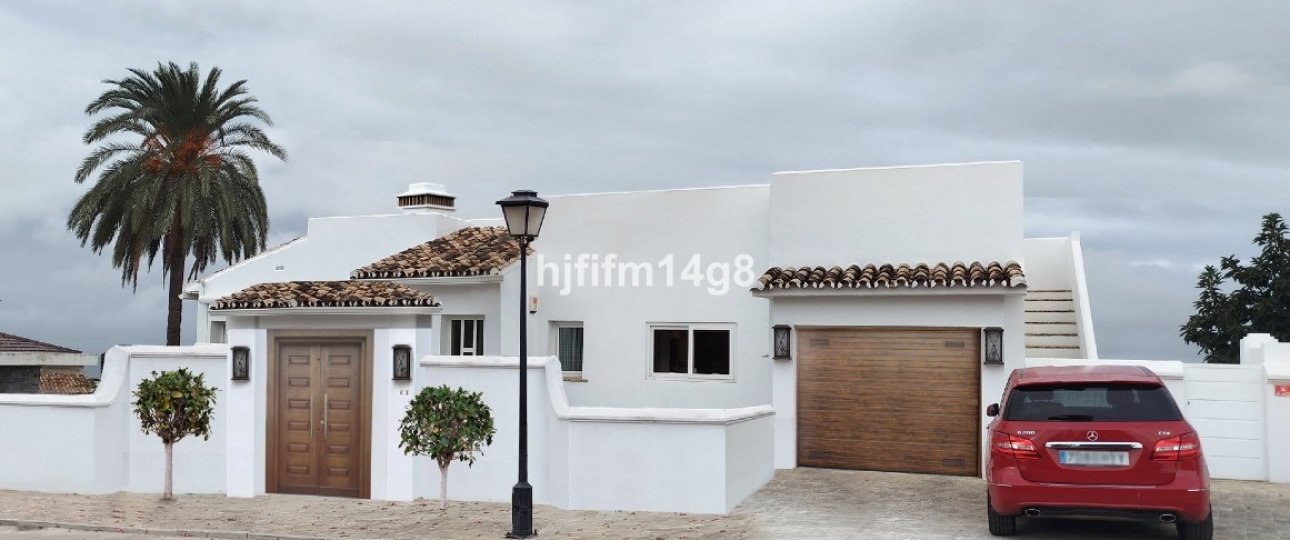 Resale - Villa - Marbella - Nueva Andalucía