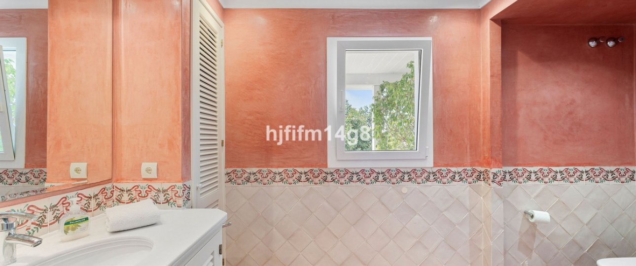 Resale - Villa - Marbella - Nueva Andalucía
