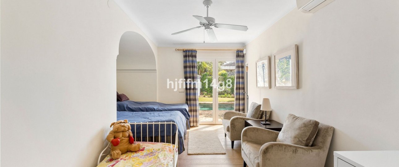 Resale - Villa - Marbella - Nueva Andalucía