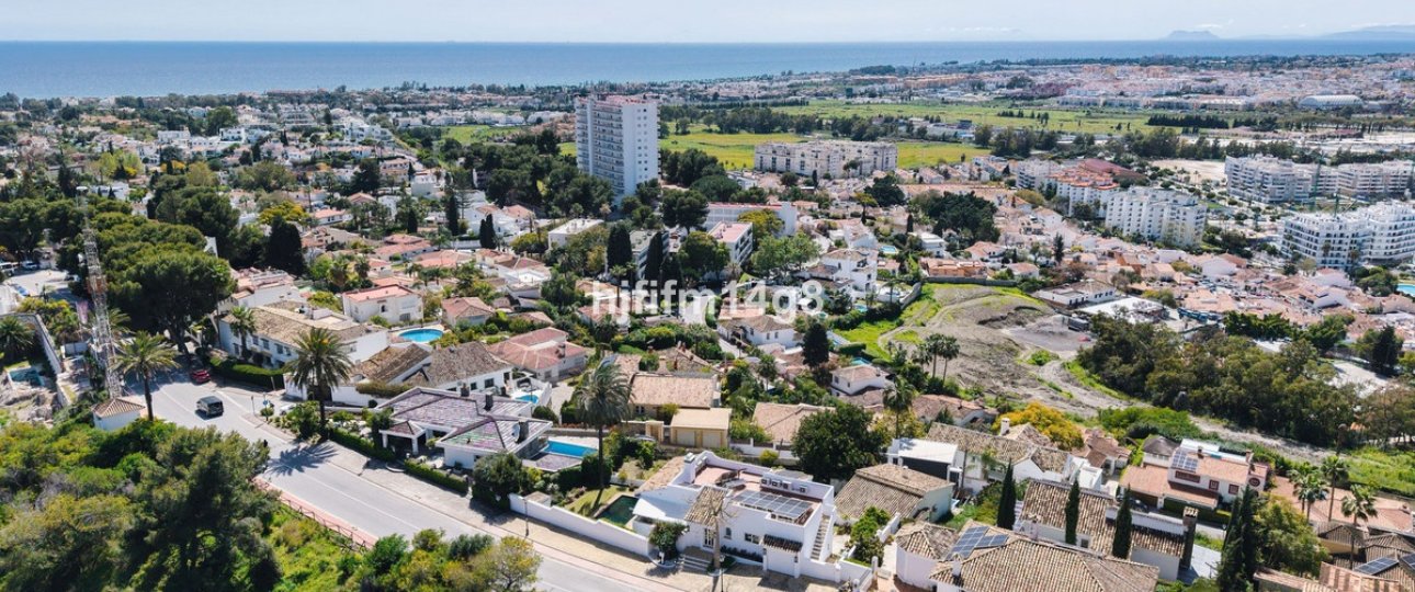 Resale - Villa - Marbella - Nueva Andalucía