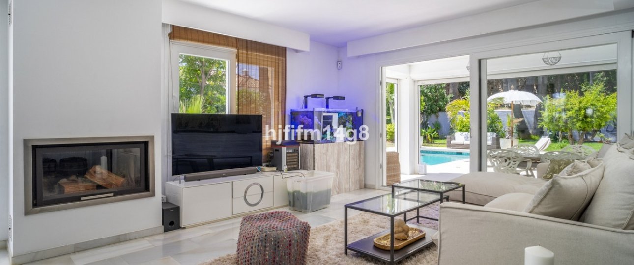 Resale - Villa - Marbella - Nueva Andalucía