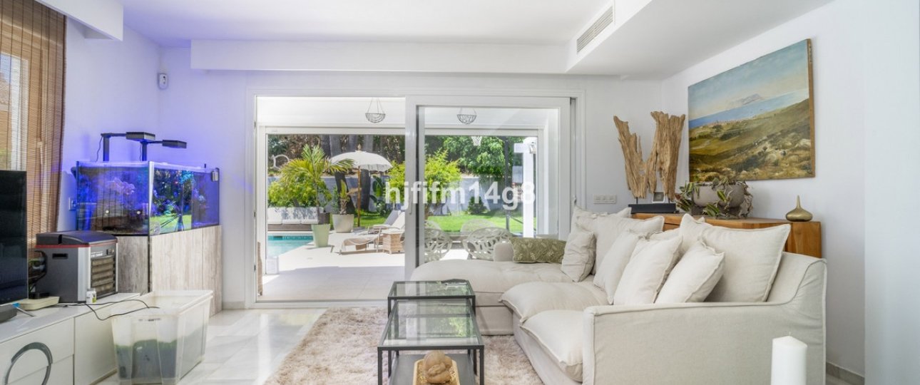 Resale - Villa - Marbella - Nueva Andalucía