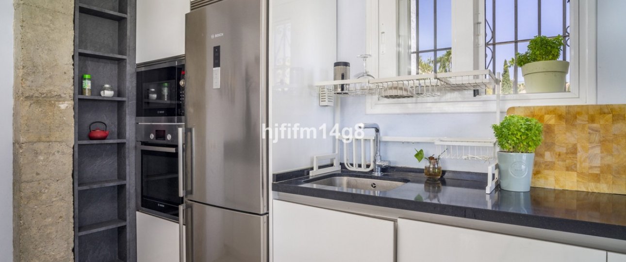 Resale - Villa - Marbella - Nueva Andalucía