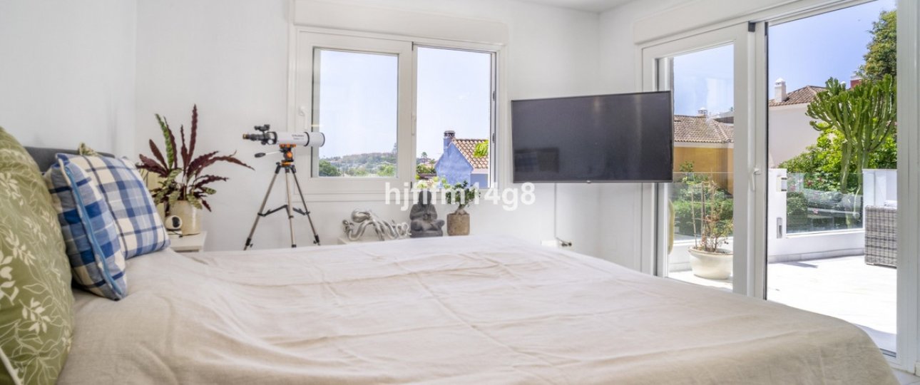 Resale - Villa - Marbella - Nueva Andalucía