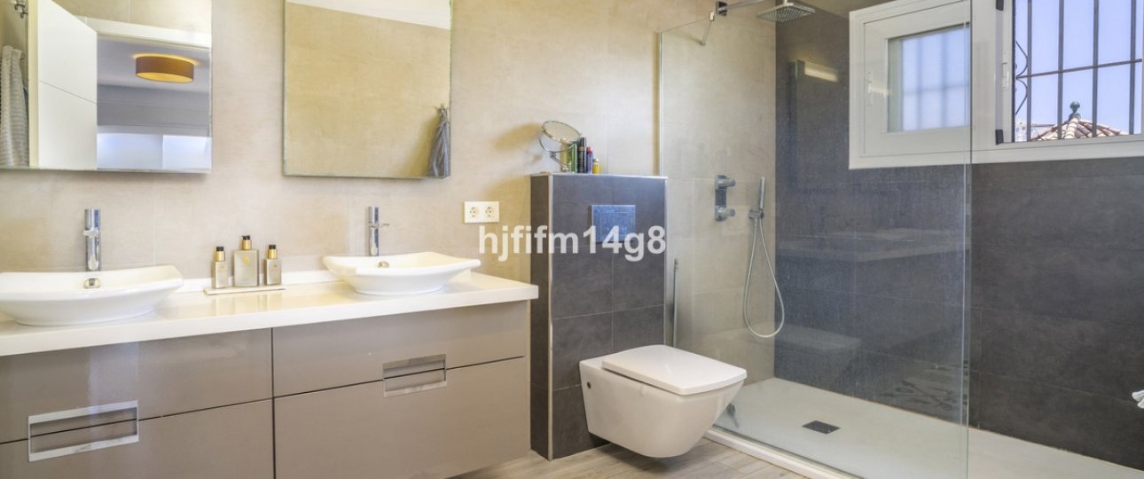 Resale - Villa - Marbella - Nueva Andalucía