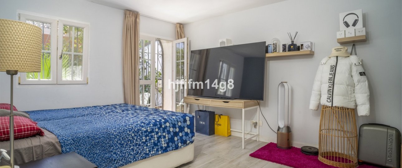 Resale - Villa - Marbella - Nueva Andalucía