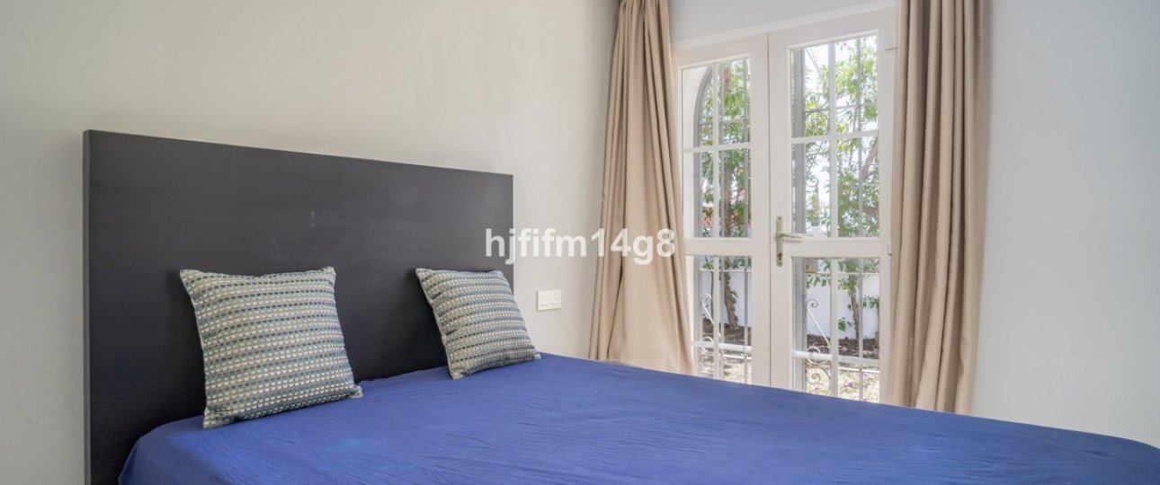 Resale - Villa - Marbella - Nueva Andalucía