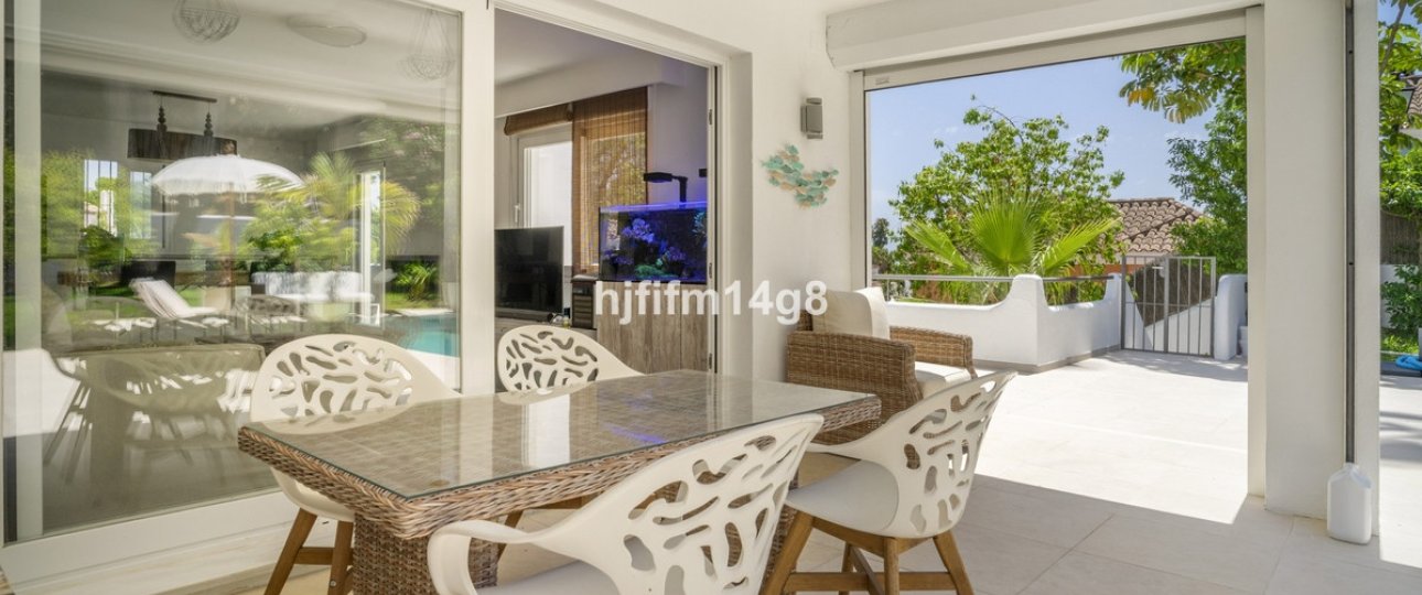 Resale - Villa - Marbella - Nueva Andalucía