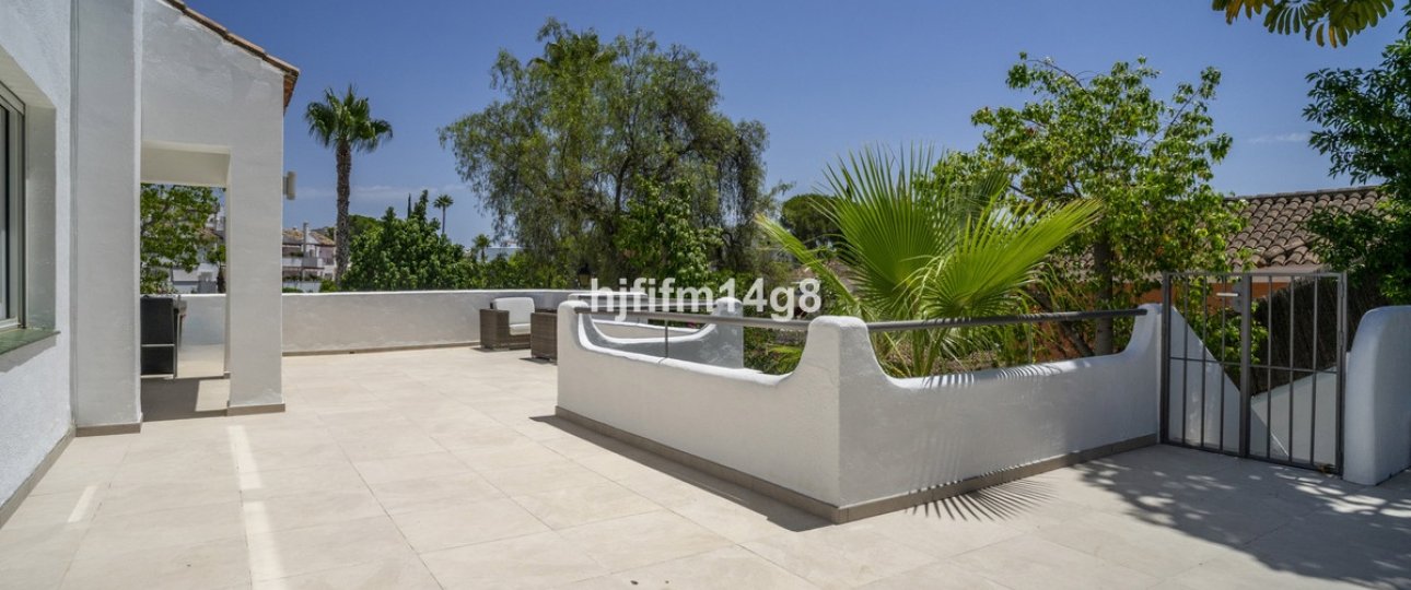 Resale - Villa - Marbella - Nueva Andalucía