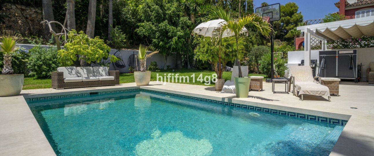 Resale - Villa - Marbella - Nueva Andalucía