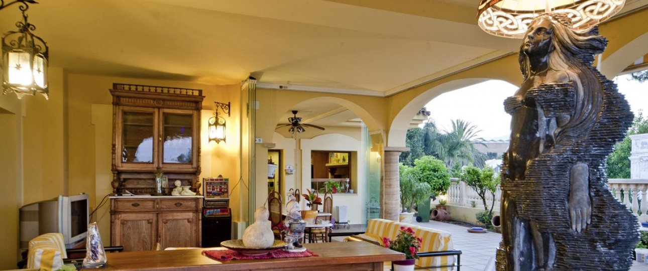 Resale - Villa - Marbella - Nueva Andalucía