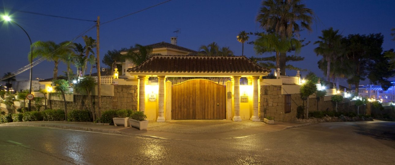 Resale - Villa - Marbella - Nueva Andalucía