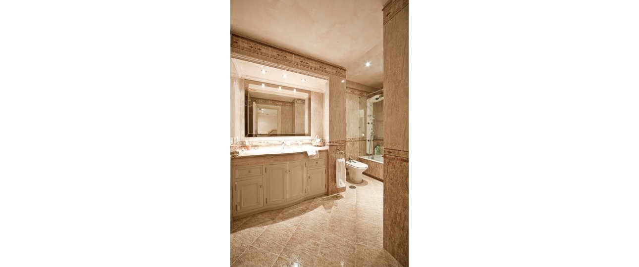 Resale - Villa - Marbella - Nueva Andalucía