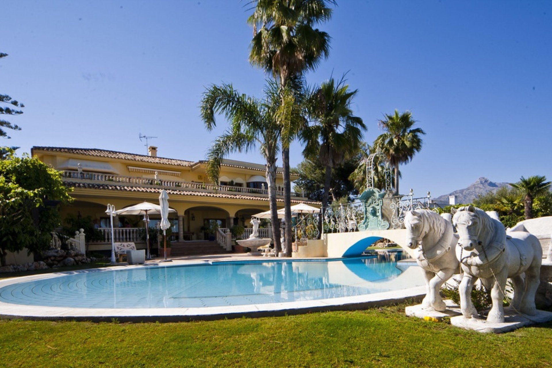 Resale - Villa - Marbella - Nueva Andalucía