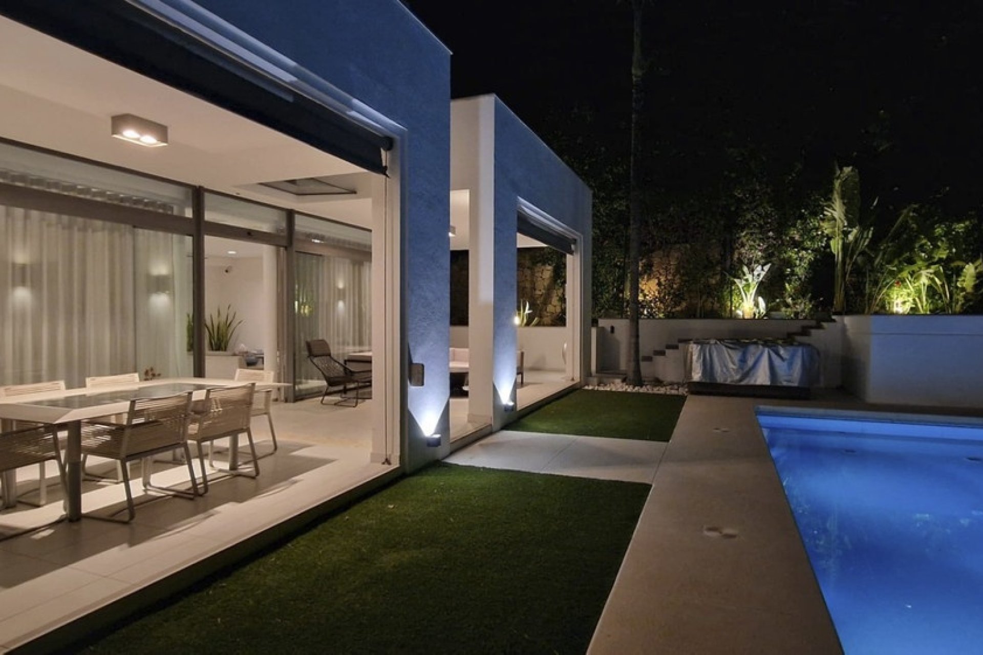 Resale - Villa - Marbella - Nueva Andalucía