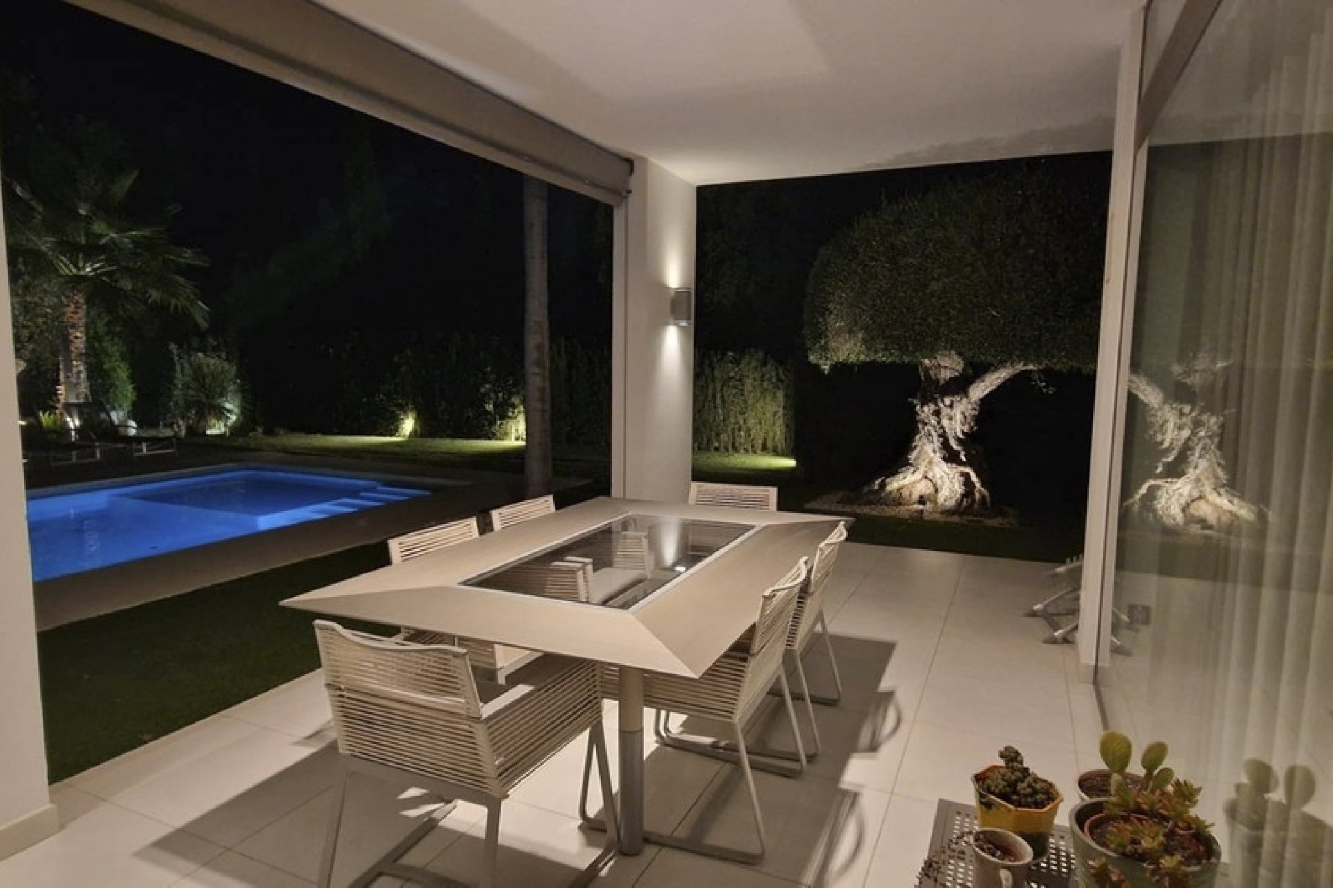 Resale - Villa - Marbella - Nueva Andalucía