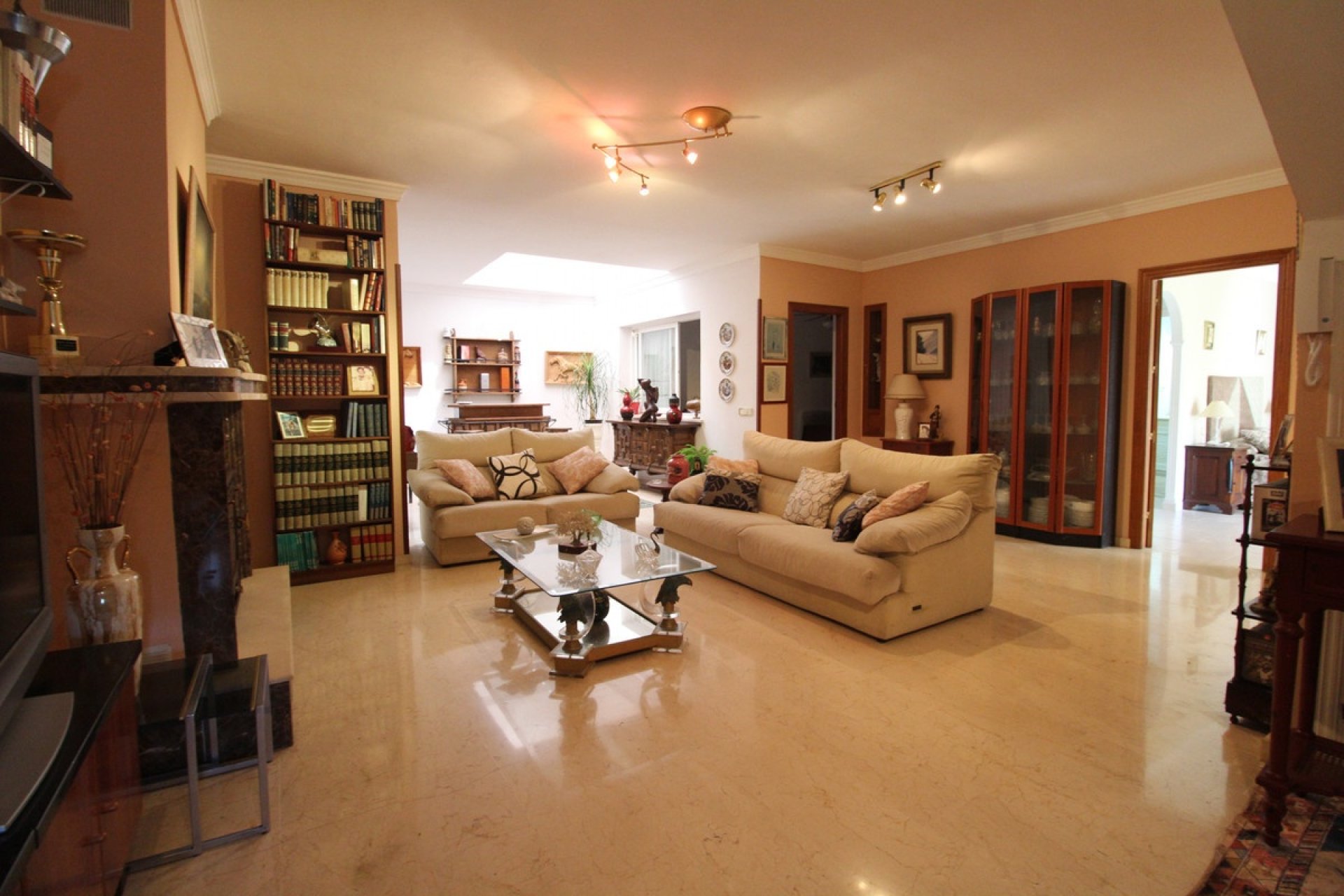 Resale - Villa - Marbella - Nueva Andalucía