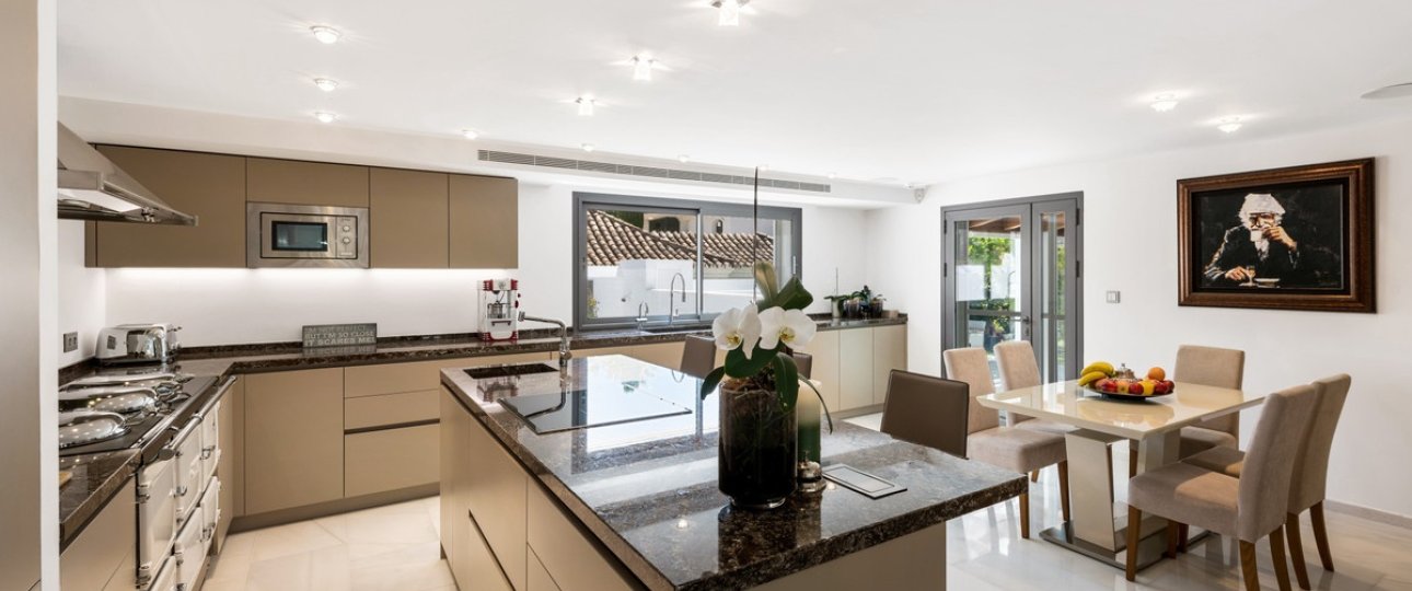 Resale - Villa - Marbella - Nueva Andalucía