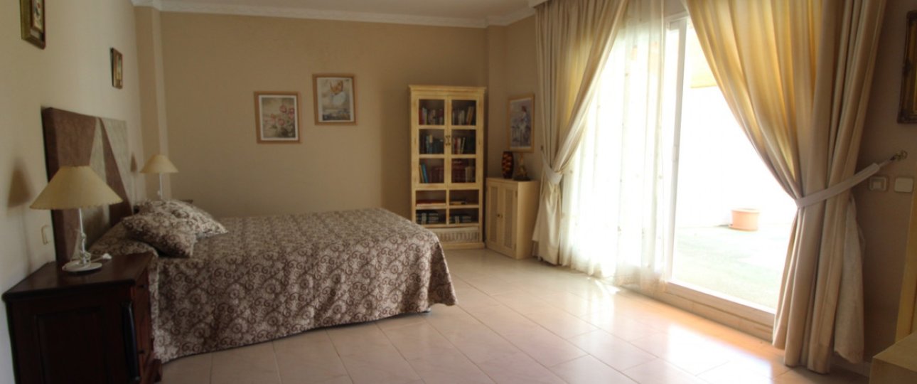 Resale - Villa - Marbella - Nueva Andalucía