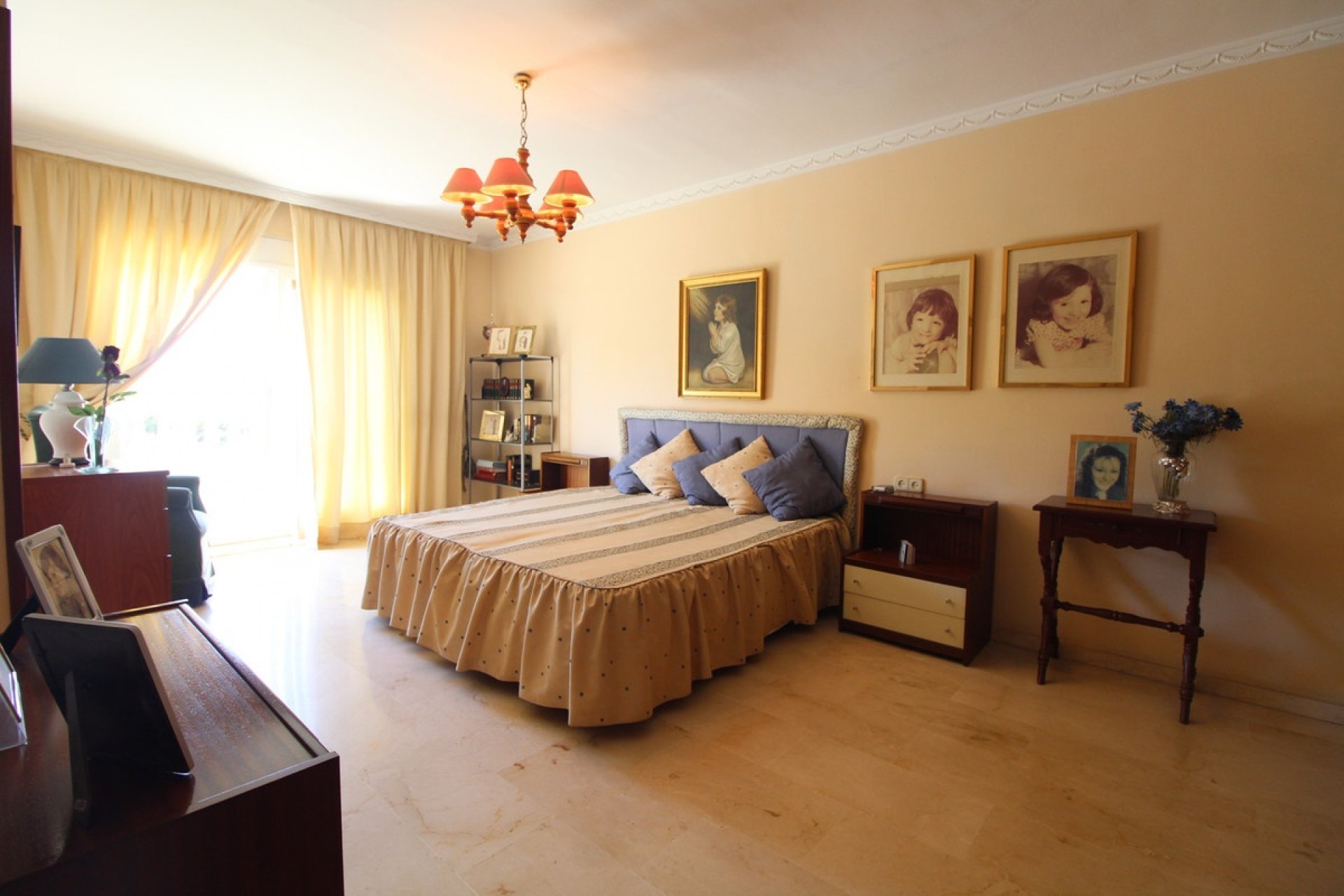 Resale - Villa - Marbella - Nueva Andalucía